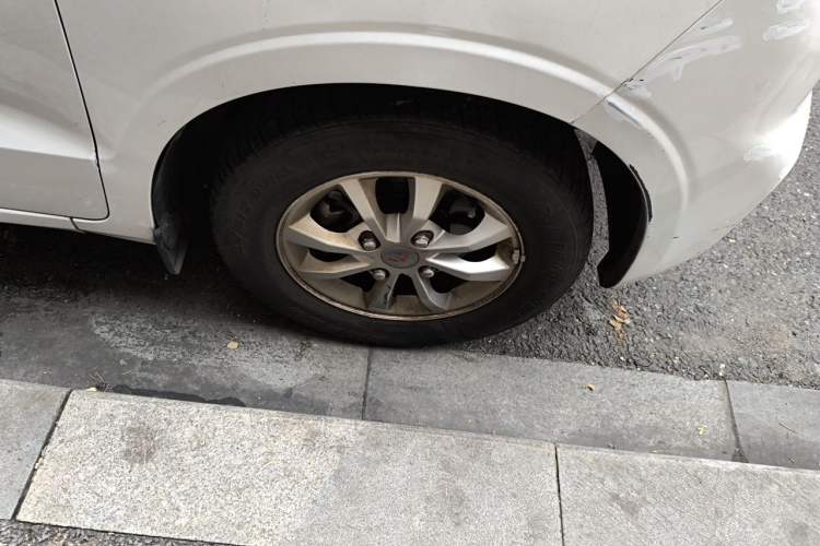 Used Wuling Hongguang V 2022 1.5L Enjoy Edition Hydraulic Power Steering LAR Right Front Wheel Hub