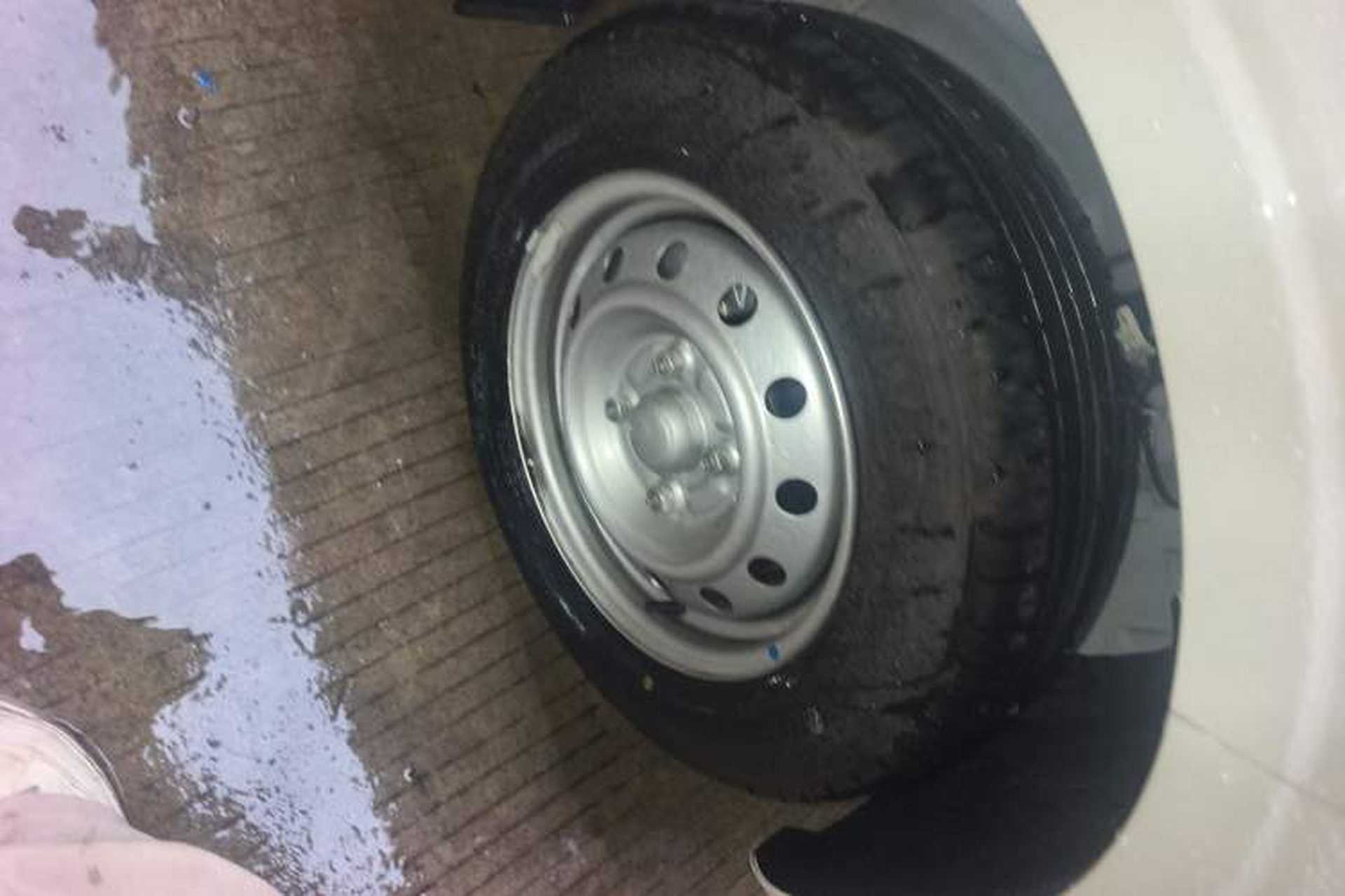 Used Wuling Hongguang V 2022 1.5L Jingqu Edition Electric-Assist LAR Right Front Wheel Hub