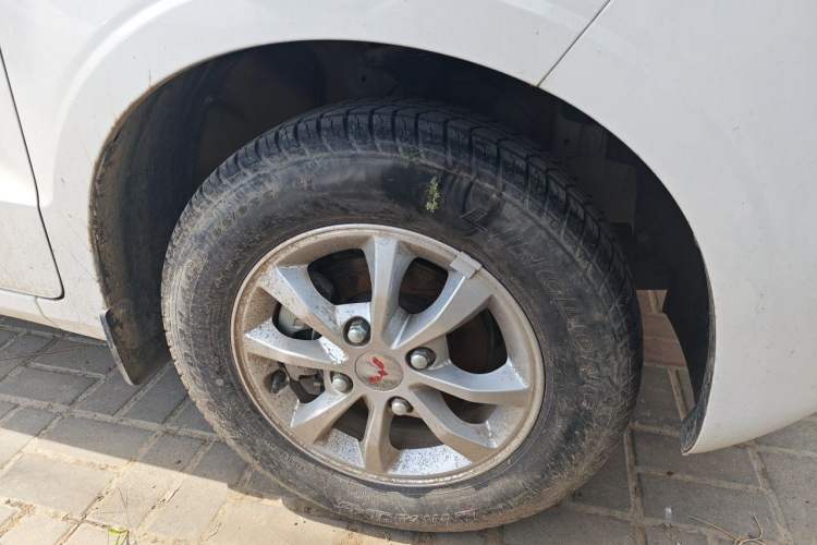 Used Wuling Hongguang V 2022 1.5L Enjoy Edition Hydraulic Power Steering LAR Right Front Wheel Hub