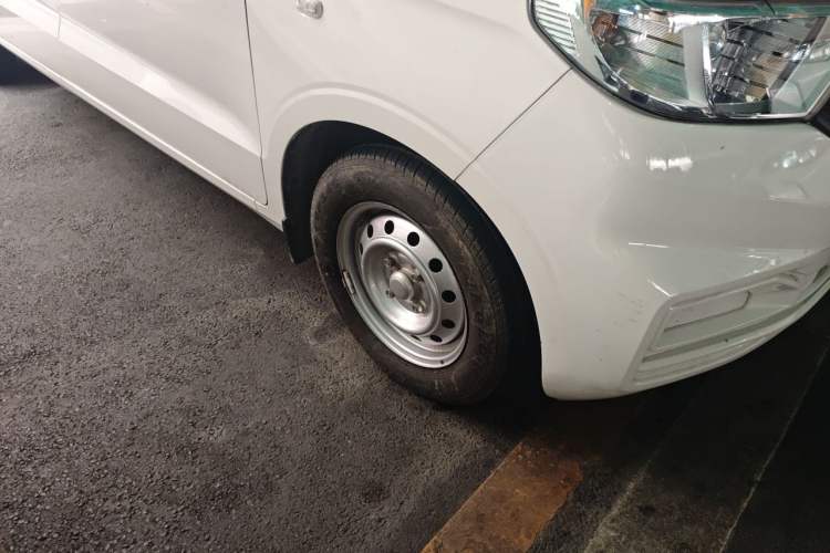 Used Wuling Hongguang V 2022 1.5L Enjoy Edition Hydraulic Power Steering LAR Right Front Wheel Hub