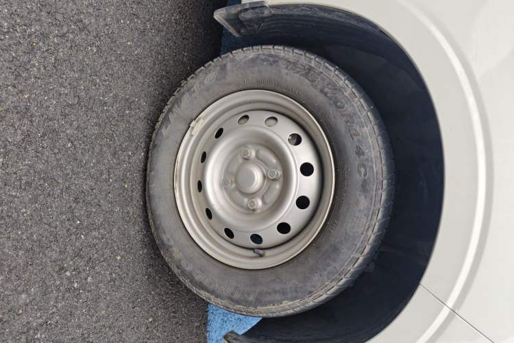 Used Wuling Hongguang V 2022 1.5L Jingqu Edition Electric-Assist LAR Right Front Wheel Hub