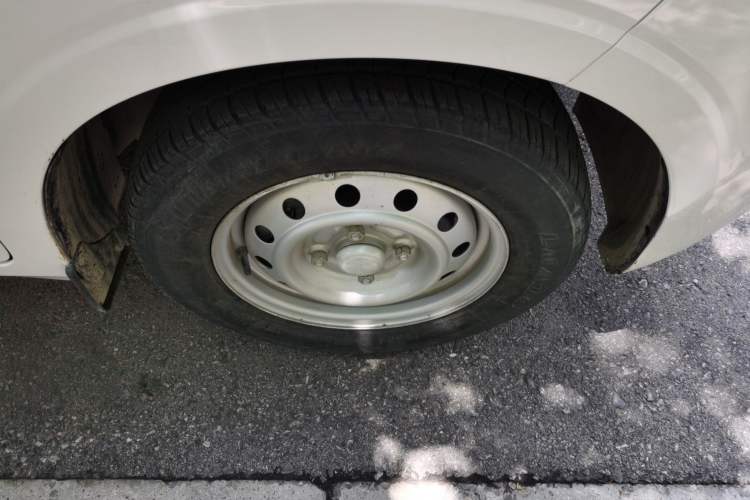 Used Wuling Hongguang V 2022 1.5L Jingqu Version Hydraulic Power Steering LAR Right Front Wheel Hub