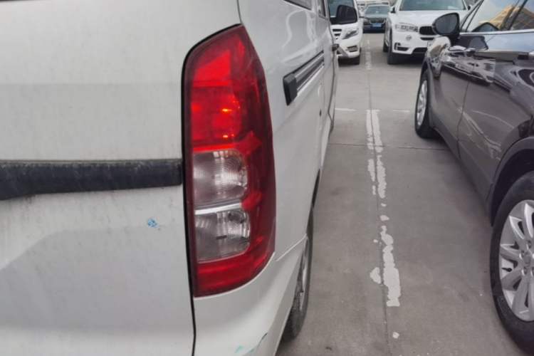 Used Wuling Hongguang V 2022 1.5L Jingqu Edition Electric-Assist LAR Right Rear Taillight
