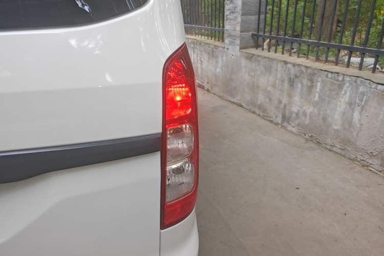 Used Wuling Hongguang V 2022 1.5L Jingqu Version Hydraulic Power Steering LAR Right Rear Taillight