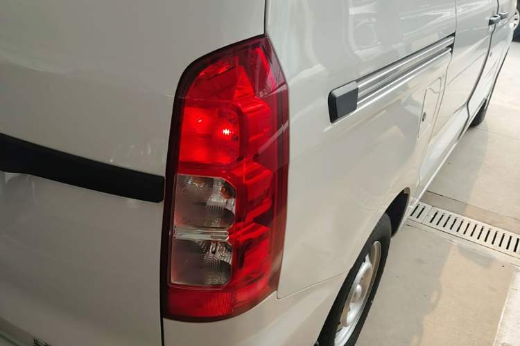 Used Wuling Hongguang V 2022 1.5L Jingqu Version Hydraulic Power Steering LAR Right Rear Taillight
