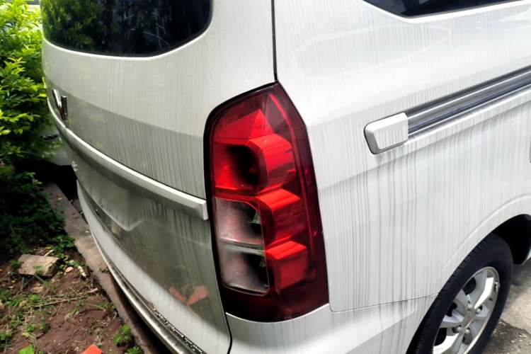 Used Wuling Hongguang V 2022 1.5L Enjoy Edition Electric-Powered LAR Right Rear Taillight