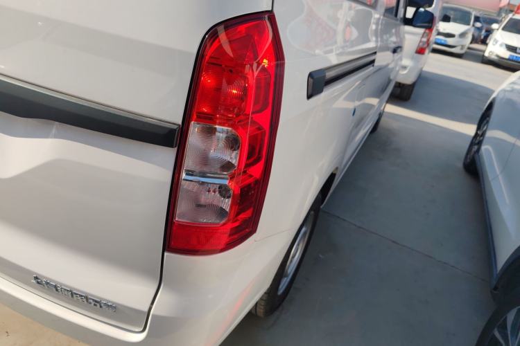 Used Wuling Hongguang V 2022 1.5L Jingqu Edition Electric-Assist LAR Right Rear Taillight