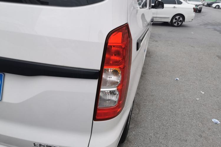 Used Wuling Hongguang V 2022 1.5L Jingqu Edition Electric-Assist LAR Right Rear Taillight