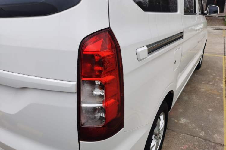 Used Wuling Hongguang V 2022 1.5L Enjoy Edition Electric-Powered LAR Right Rear Taillight