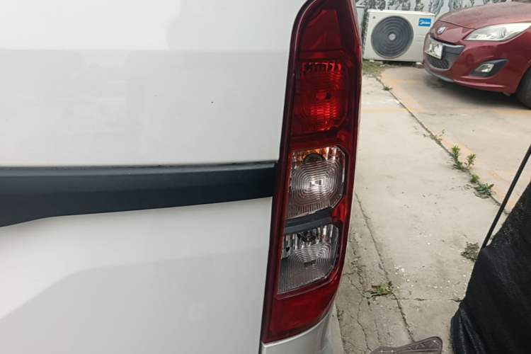 Used Wuling Hongguang V 2022 1.5L Jingqu Edition Electric-Assist LAR Right Rear Taillight