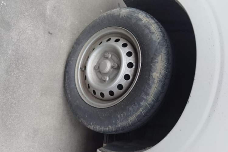 Used Wuling Hongguang V 2022 1.5L Jingqu Edition Electric-Assist LAR Right Rear Wheel Hub