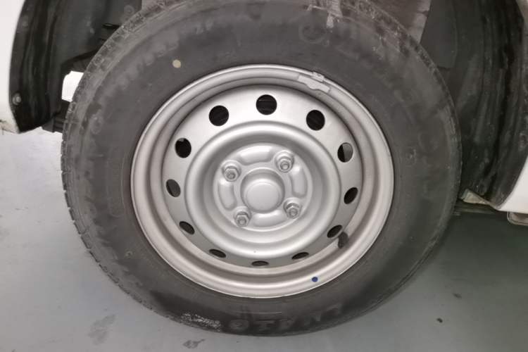 Used Wuling Hongguang V 2022 1.5L Jingqu Edition Electric-Assist LAR Right Rear Wheel Hub