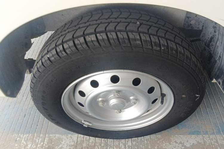 Used Wuling Hongguang V 2022 1.5L Jingqu Edition Electric-Assist LAR Right Rear Wheel Hub