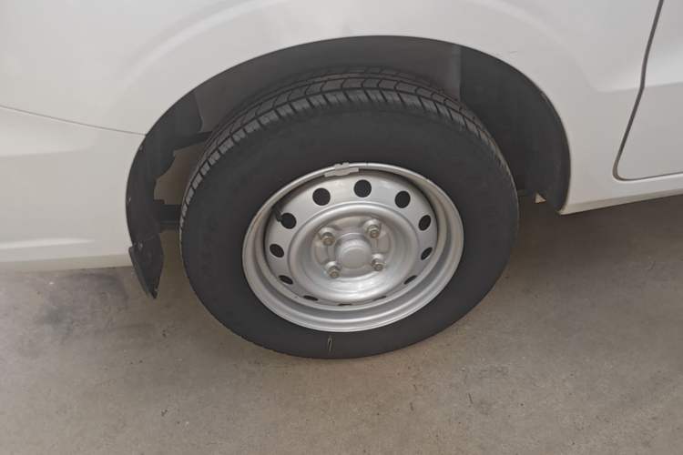 Used Wuling Hongguang V 2022 1.5L Jingqu Version Hydraulic Power Steering LAR Right Rear Wheel Hub