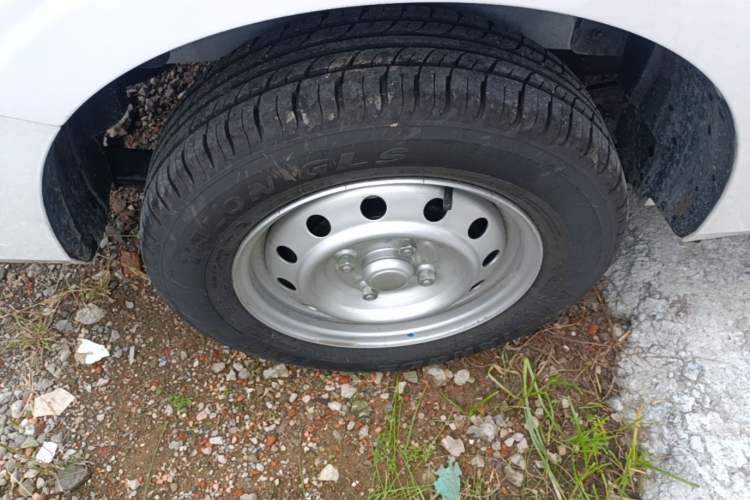 Used Wuling Hongguang V 2022 1.5L Jingqu Edition Electric-Assist LAR Right Rear Wheel Hub