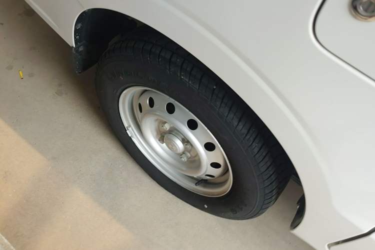 Used Wuling Hongguang V 2022 1.5L Jingqu Version Hydraulic Power Steering LAR Right Rear Wheel Hub