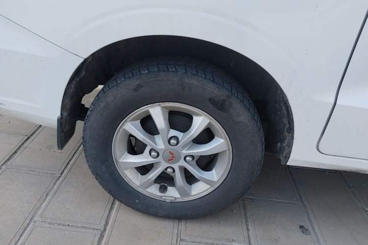 Used Wuling Hongguang V 2022 1.5L Enjoy Edition Electric-Powered LAR Right Rear Wheel Hub