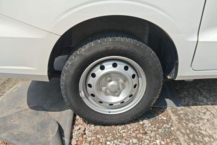 Used Wuling Hongguang V 2022 1.5L Jingqu Edition Electric-Assist LAR Right Rear Wheel Hub