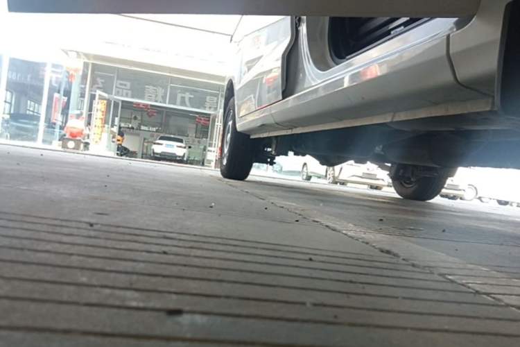 Used Wuling Hongguang V 2022 1.5L Jingqu Edition Electric-Assist LAR Right Side Sill