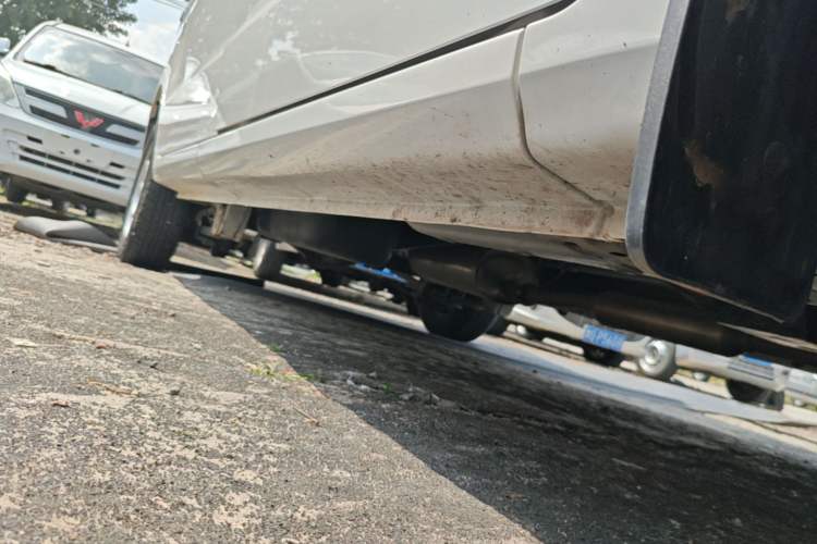 Used Wuling Hongguang V 2022 1.5L Jingqu Edition Electric-Assist LAR Right Side Sill