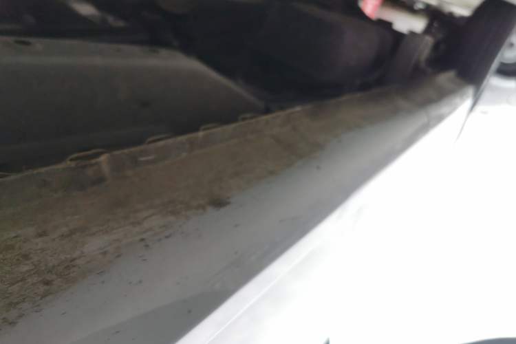 Used Wuling Hongguang V 2022 1.5L Jingqu Edition Electric-Assist LAR Right Side Sill