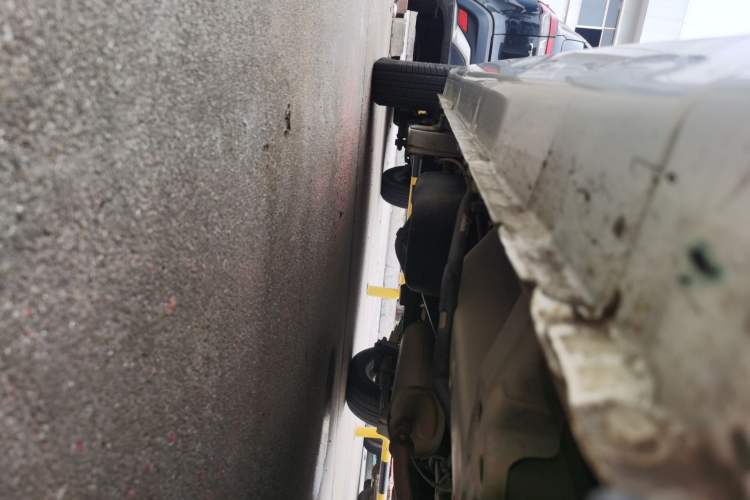 Used Wuling Hongguang V 2022 1.5L Enjoy Edition Electric-Powered LAR Right Side Sill
