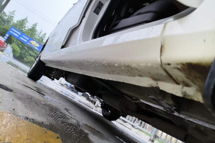 Used Wuling Hongguang V 2022 1.5L Enjoy Edition Electric-Powered LAR Right Side Sill