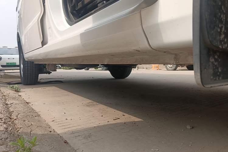 Used Wuling Hongguang V 2022 1.5L Jingqu Edition Electric-Assist LAR Right Side Sill