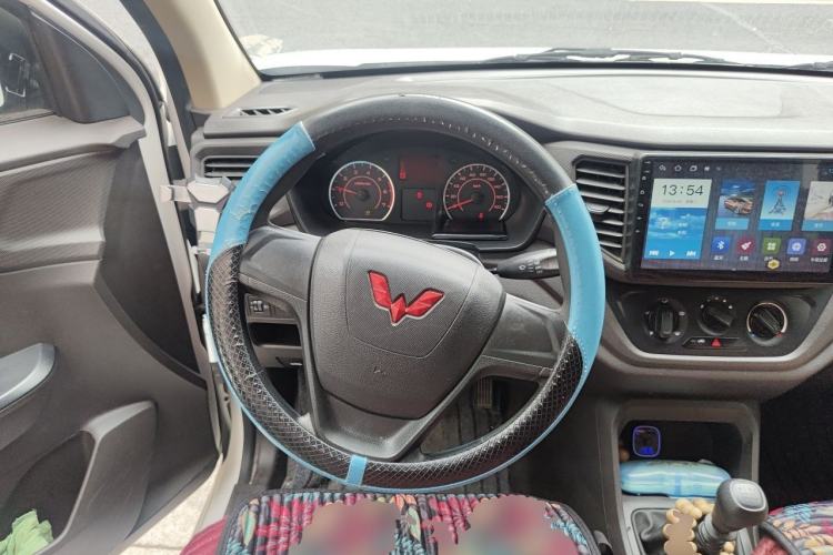 Used Wuling Hongguang V 2022 1.5L Enjoy Edition Hydraulic Power Steering LAR Steering Wheel