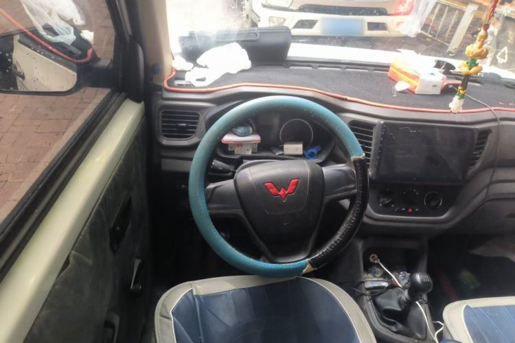 Used Wuling Hongguang V 2022 1.5L Jingqu Version Hydraulic Power Steering LAR Steering Wheel