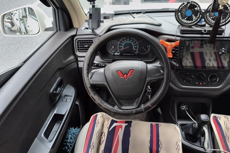 Used Wuling Hongguang V 2022 1.5L Enjoy Edition Hydraulic Power Steering LAR Steering Wheel
