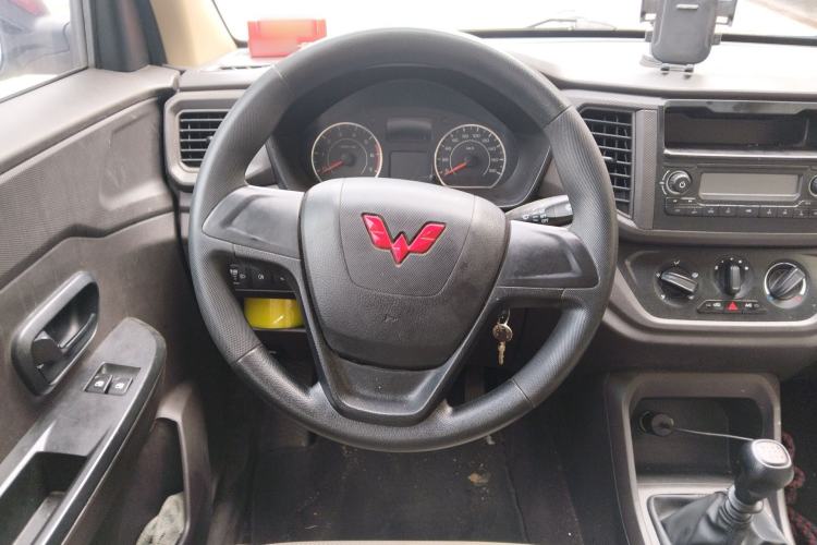 Used Wuling Hongguang V 2022 1.5L Jingqu Edition Electric-Assist LAR Steering Wheel