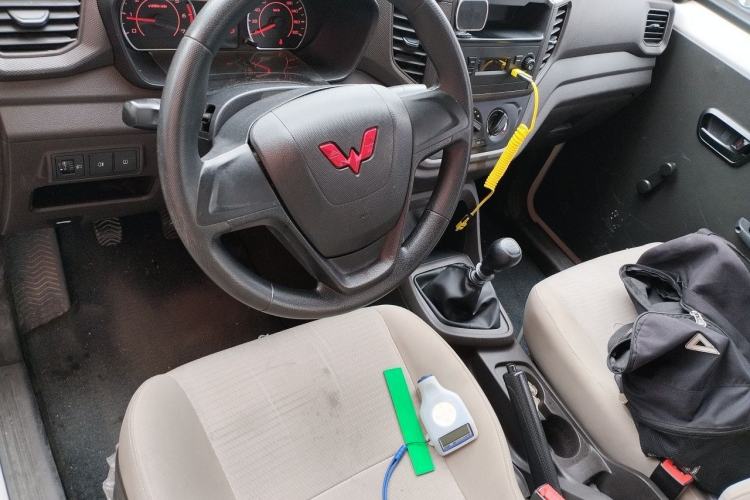 Used Wuling Hongguang V 2022 1.5L Jingqu Version Hydraulic Power Steering LAR Steering Wheel