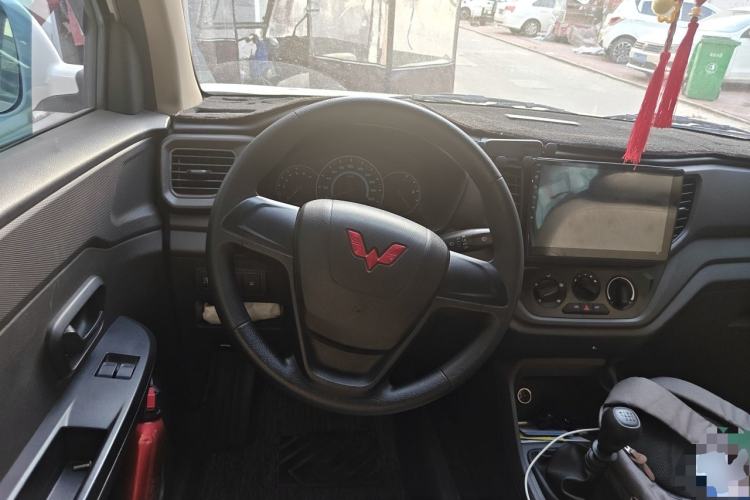 Used Wuling Hongguang V 2022 1.5L Enjoy Edition Electric-Powered LAR Steering Wheel