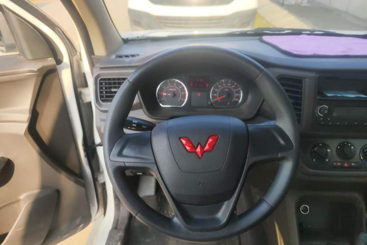 Used Wuling Hongguang V 2022 1.5L Jingqu Edition Electric-Assist LAR Steering Wheel