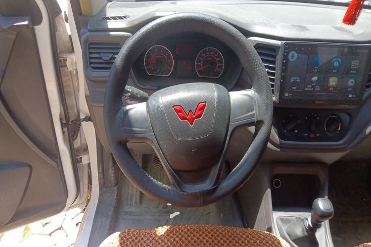 Used Wuling Hongguang V 2022 1.5L Jingqu Version Hydraulic Power Steering LAR Steering Wheel