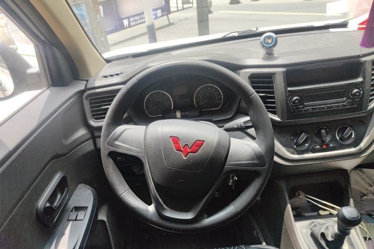 Used Wuling Hongguang V 2022 1.5L Jingqu Version Hydraulic Power Steering LAR Steering Wheel