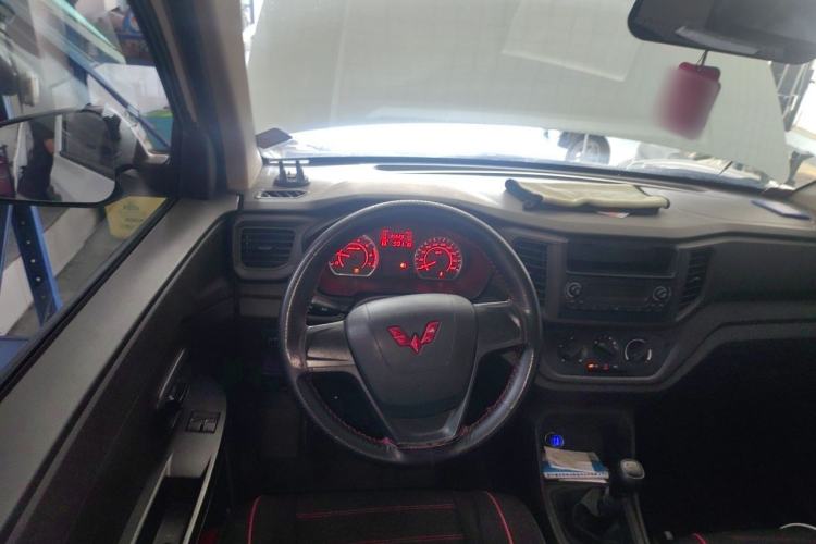 Used Wuling Hongguang V 2022 1.5L Jingqu Edition Electric-Assist LAR Steering Wheel