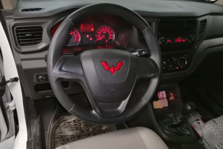 Used Wuling Hongguang V 2022 1.5L Jingqu Edition Electric-Assist LAR Steering Wheel
