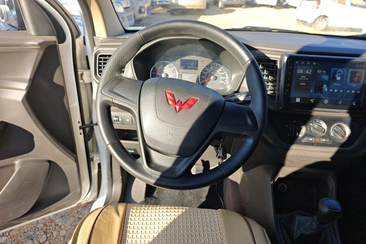 Used Wuling Hongguang V 2022 1.5L Jingqu Edition Electric-Assist LAR Steering Wheel