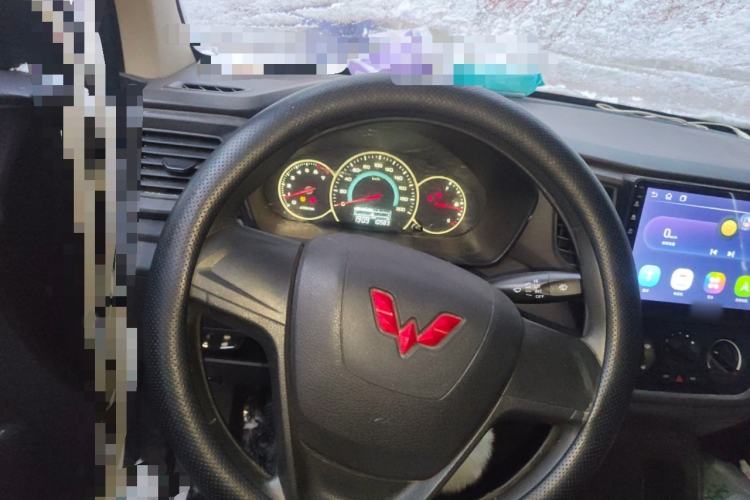 Used Wuling Hongguang V 2022 1.5L Enjoy Edition Hydraulic Power Steering LAR Steering Wheel