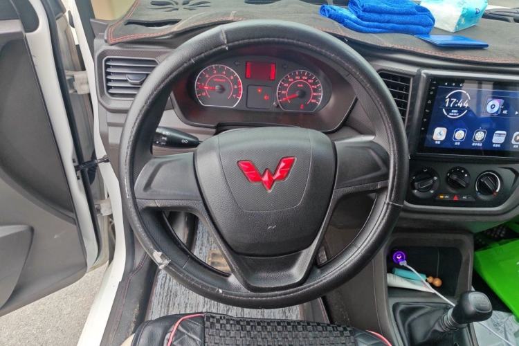 Used Wuling Hongguang V 2022 1.5L Jingqu Edition Electric-Assist LAR Steering Wheel