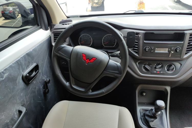 Used Wuling Hongguang V 2022 1.5L Jingqu Version Hydraulic Power Steering LAR Steering Wheel
