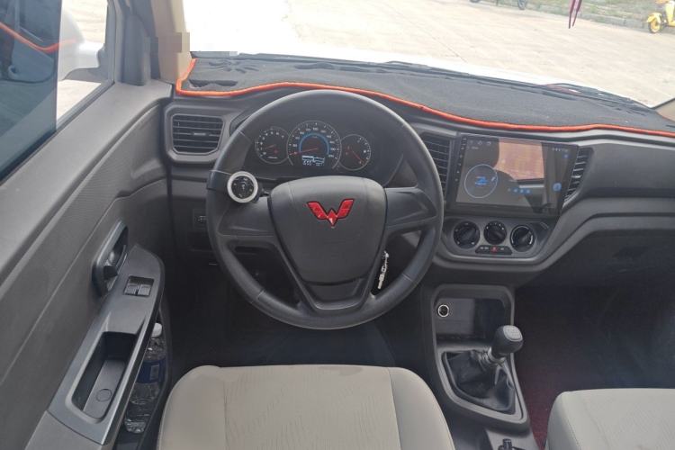 Used Wuling Hongguang V 2022 1.5L Enjoy Edition Electric-Powered LAR Steering Wheel