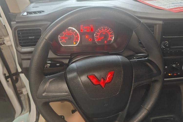 Used Wuling Hongguang V 2022 1.5L Jingqu Version Hydraulic Power Steering LAR Steering Wheel