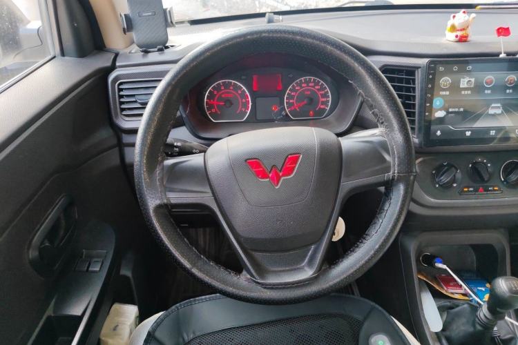 Used Wuling Hongguang V 2022 1.5L Jingqu Edition Electric-Assist LAR Steering Wheel