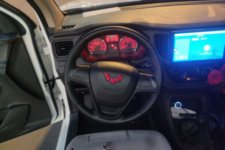 Used Wuling Hongguang V 2022 1.5L Jingqu Version Hydraulic Power Steering LAR Steering Wheel