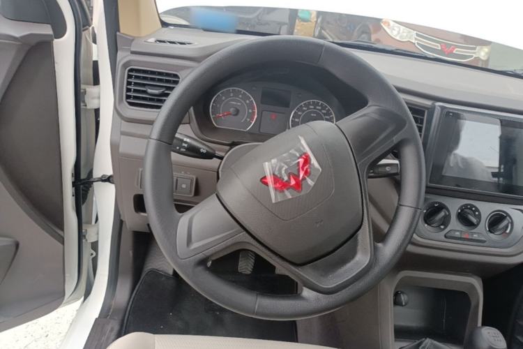 Used Wuling Hongguang V 2022 1.5L Jingqu Edition Electric-Assist LAR Steering Wheel