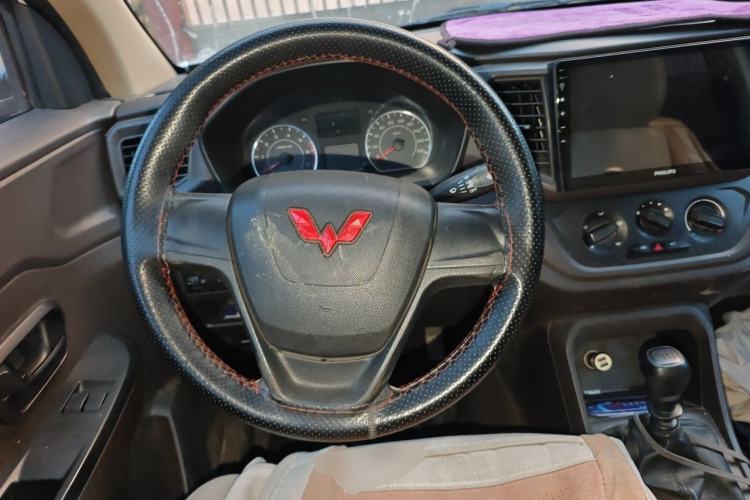 Used Wuling Hongguang V 2022 1.5L Jingqu Version Hydraulic Power Steering LAR Steering Wheel