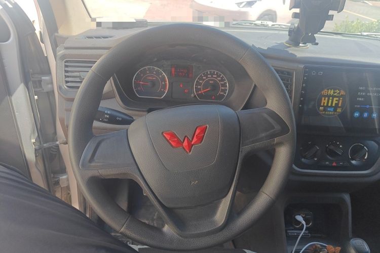 Used Wuling Hongguang V 2022 1.5L Jingqu Edition Enclosed-Window Vehicle with Electric Power Steering LAR Steering Wheel